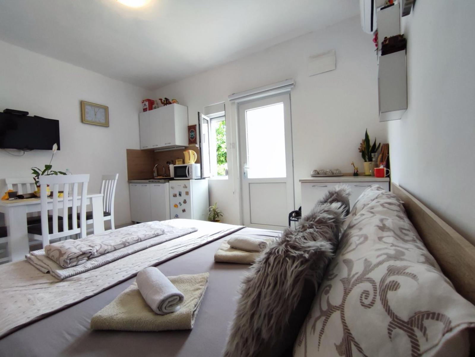 Apartments Zeljka-Dobrota Kotor Bagian luar foto